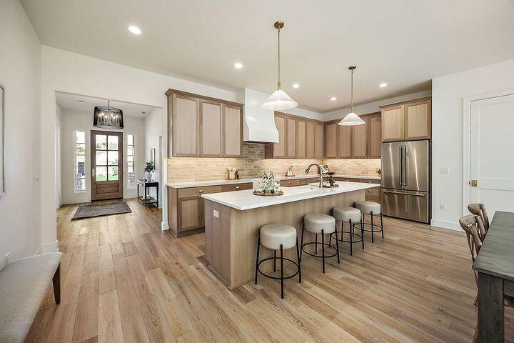 Ashland, Oregon, 97520, United States, 4 Bedrooms Bedrooms, ,4 BathroomsBathrooms,Residential,Active,1999942