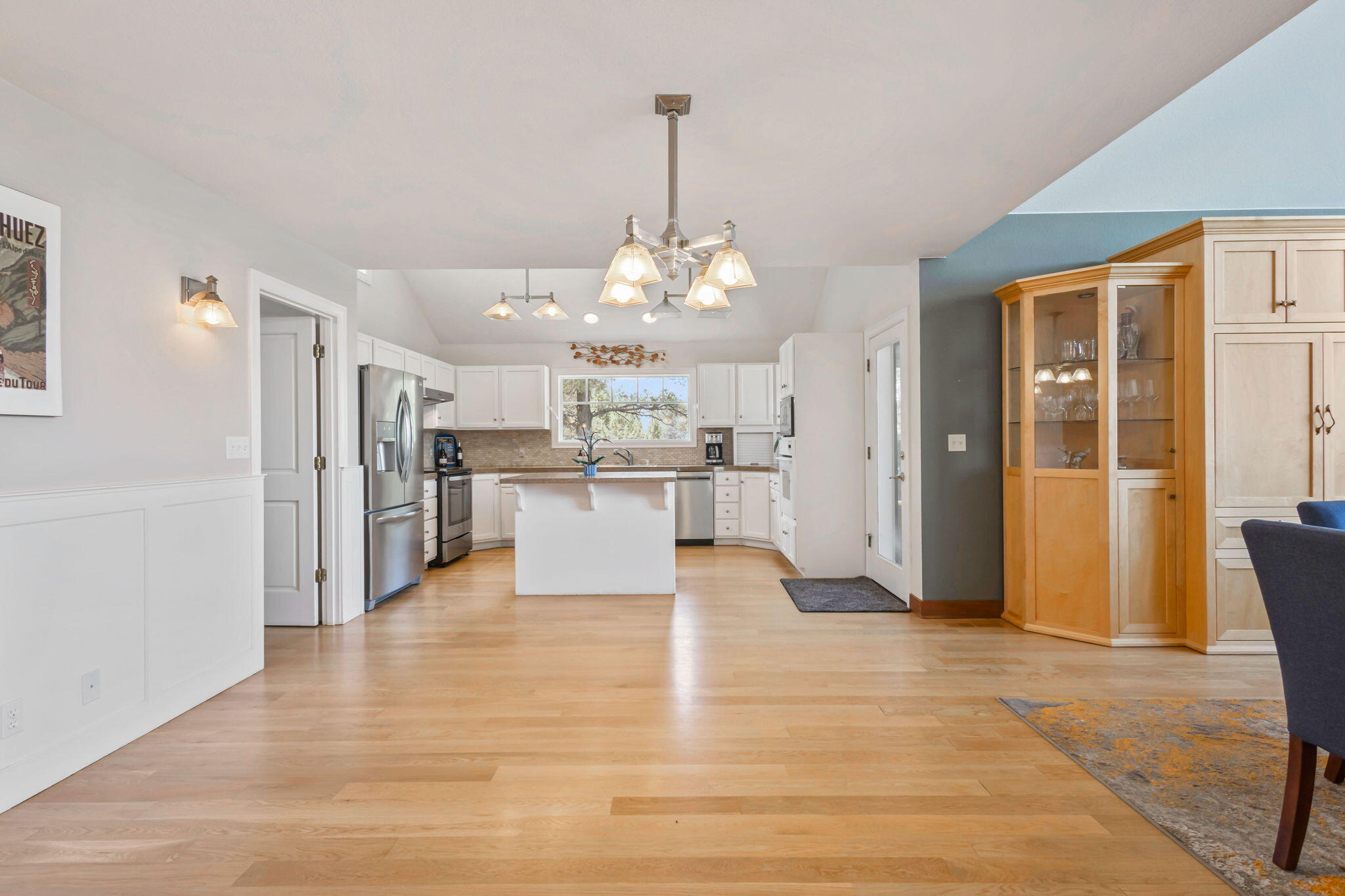 Bend, Oregon, 97702, United States, 4 Bedrooms Bedrooms, ,3 BathroomsBathrooms,Residential,Active,1907972