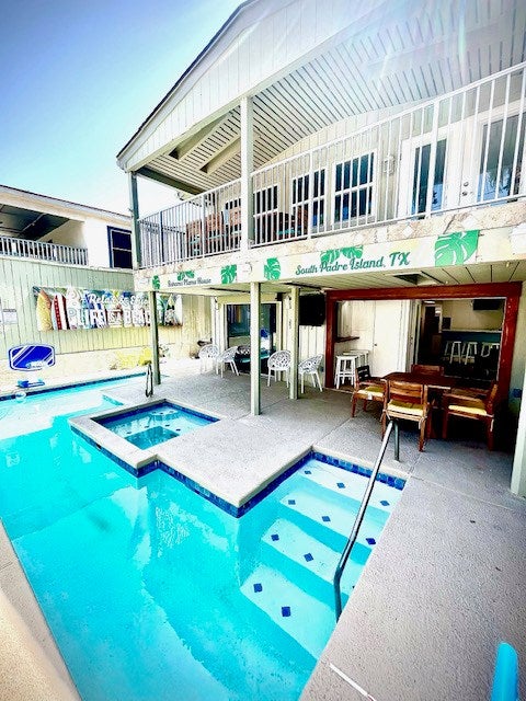 South Padre Island, Texas, 78597, United States, 5 Bedrooms Bedrooms, ,6 BathroomsBathrooms,Residential,Active,1733985