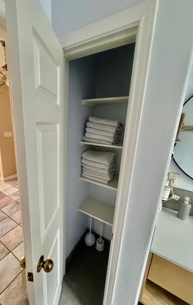 South Padre Island, Texas, 78597, United States, 5 Bedrooms Bedrooms, ,3 BathroomsBathrooms,Residential,Active,1909849