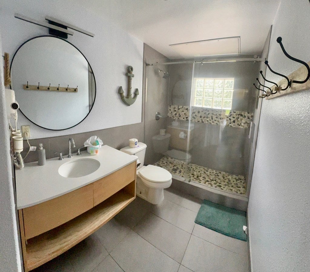 South Padre Island, Texas, 78597, United States, 5 Bedrooms Bedrooms, ,3 BathroomsBathrooms,Residential,Active,1909849