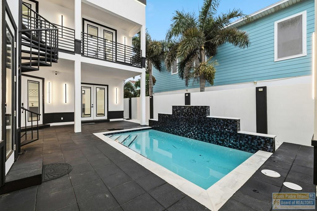 South Padre Island, Texas, 78597, United States, 4 Bedrooms Bedrooms, ,6 BathroomsBathrooms,Residential,Active,2006909