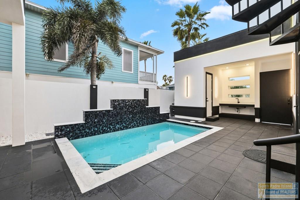 South Padre Island, Texas, 78597, United States, 4 Bedrooms Bedrooms, ,6 BathroomsBathrooms,Residential,Active,2006909