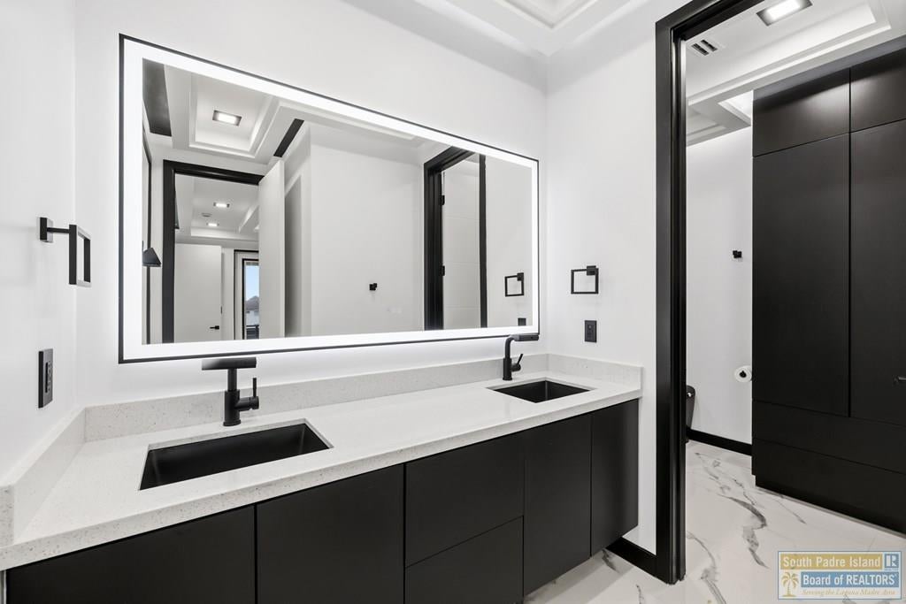 South Padre Island, Texas, 78597, United States, 4 Bedrooms Bedrooms, ,6 BathroomsBathrooms,Residential,Active,2006909