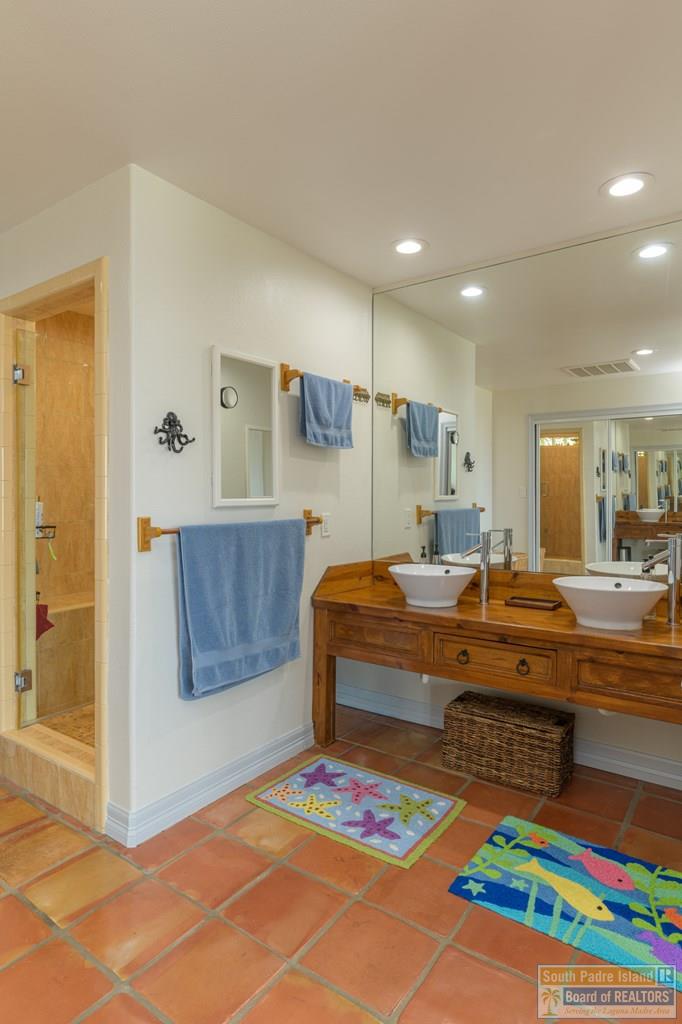 Laguna Vista, Texas, 78578, United States, 4 Bedrooms Bedrooms, ,4 BathroomsBathrooms,Residential,Active,1962187