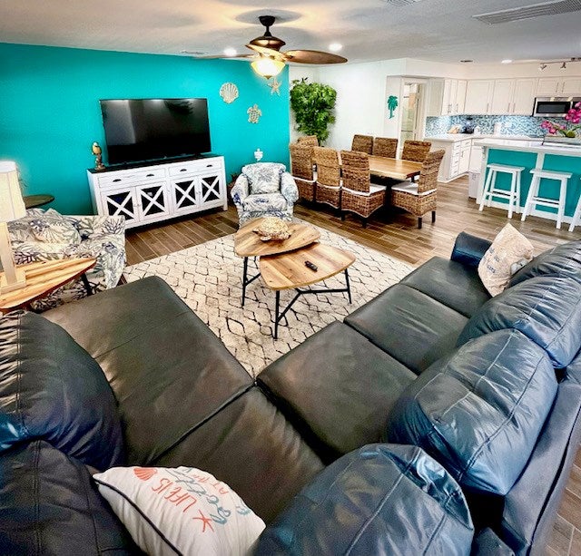 South Padre Island, Texas, 78597, United States, 5 Bedrooms Bedrooms, ,6 BathroomsBathrooms,Residential,Active,1733985