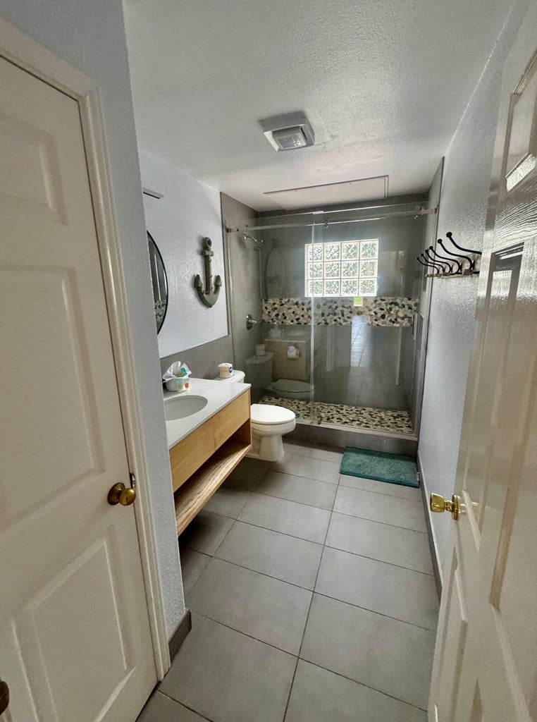 South Padre Island, Texas, 78597, United States, 5 Bedrooms Bedrooms, ,3 BathroomsBathrooms,Residential,Active,1909849