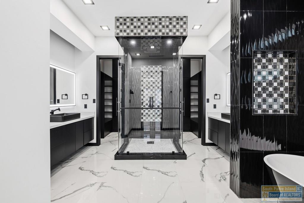 South Padre Island, Texas, 78597, United States, 4 Bedrooms Bedrooms, ,6 BathroomsBathrooms,Residential,Active,2006909