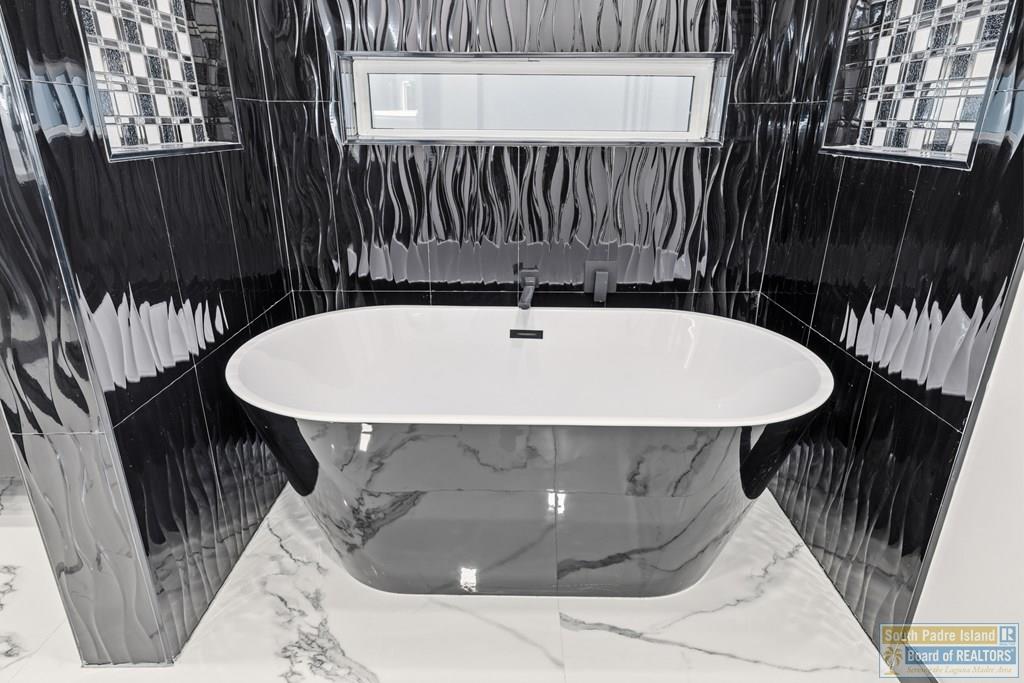 South Padre Island, Texas, 78597, United States, 4 Bedrooms Bedrooms, ,6 BathroomsBathrooms,Residential,Active,2006909