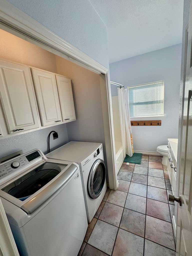South Padre Island, Texas, 78597, United States, 5 Bedrooms Bedrooms, ,3 BathroomsBathrooms,Residential,Active,1909849