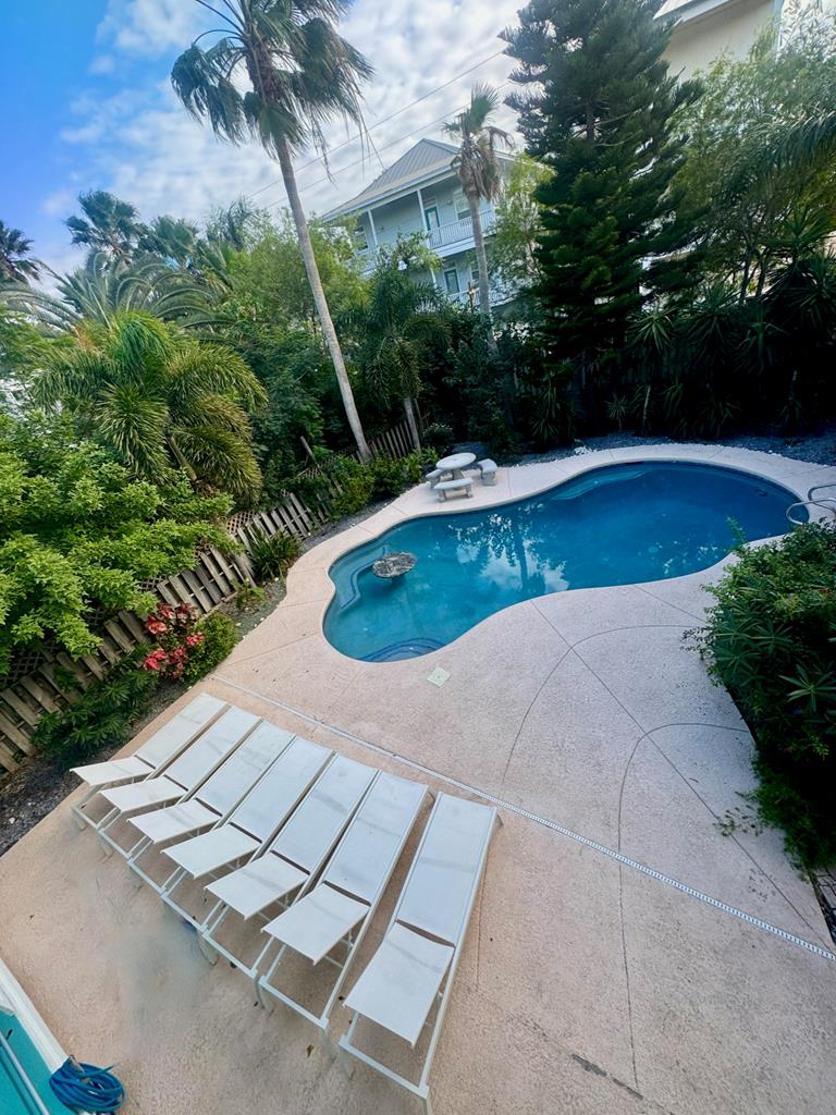 South Padre Island, Texas, 78597, United States, 5 Bedrooms Bedrooms, ,3 BathroomsBathrooms,Residential,Active,1909849