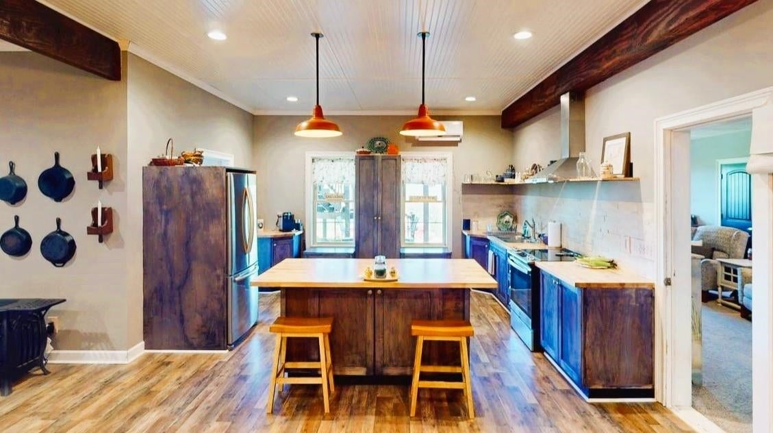 Greer, South Carolina, 29651, United States, 5 Bedrooms Bedrooms, ,7 BathroomsBathrooms,Residential,Active,1894176