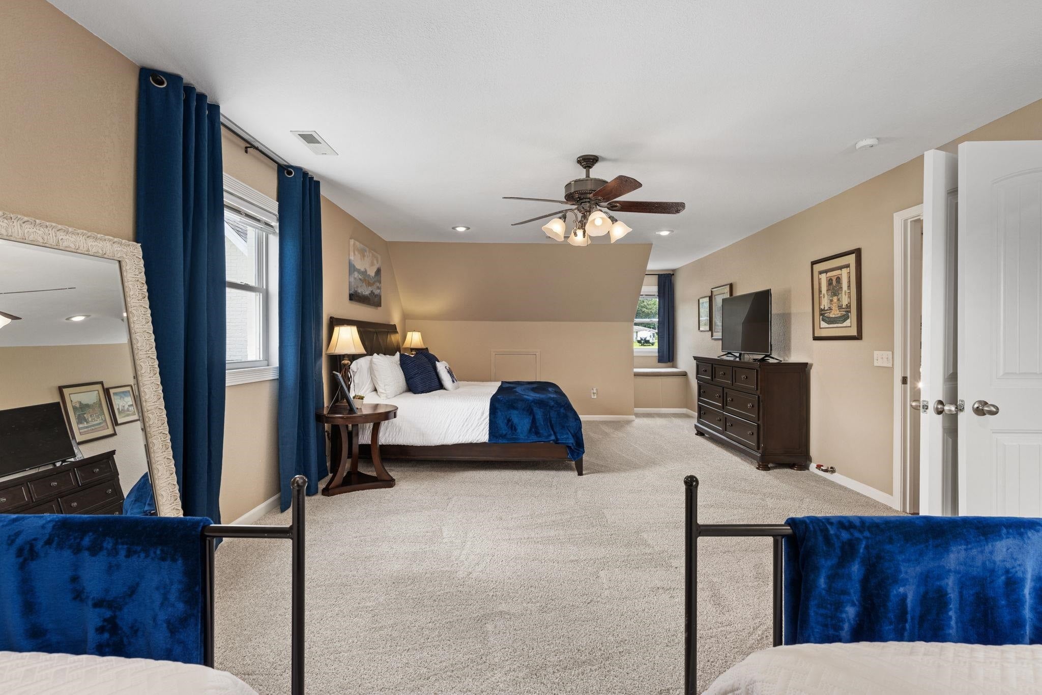 Muscle Shoals, Alabama, 35661, United States, 6 Bedrooms Bedrooms, ,5 BathroomsBathrooms,Residential,Active,1880296