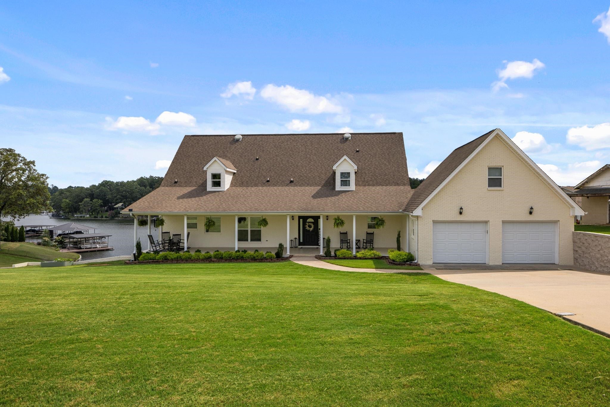 Muscle Shoals, Alabama, 35661, United States, 6 Bedrooms Bedrooms, ,5 BathroomsBathrooms,Residential,Active,1880296