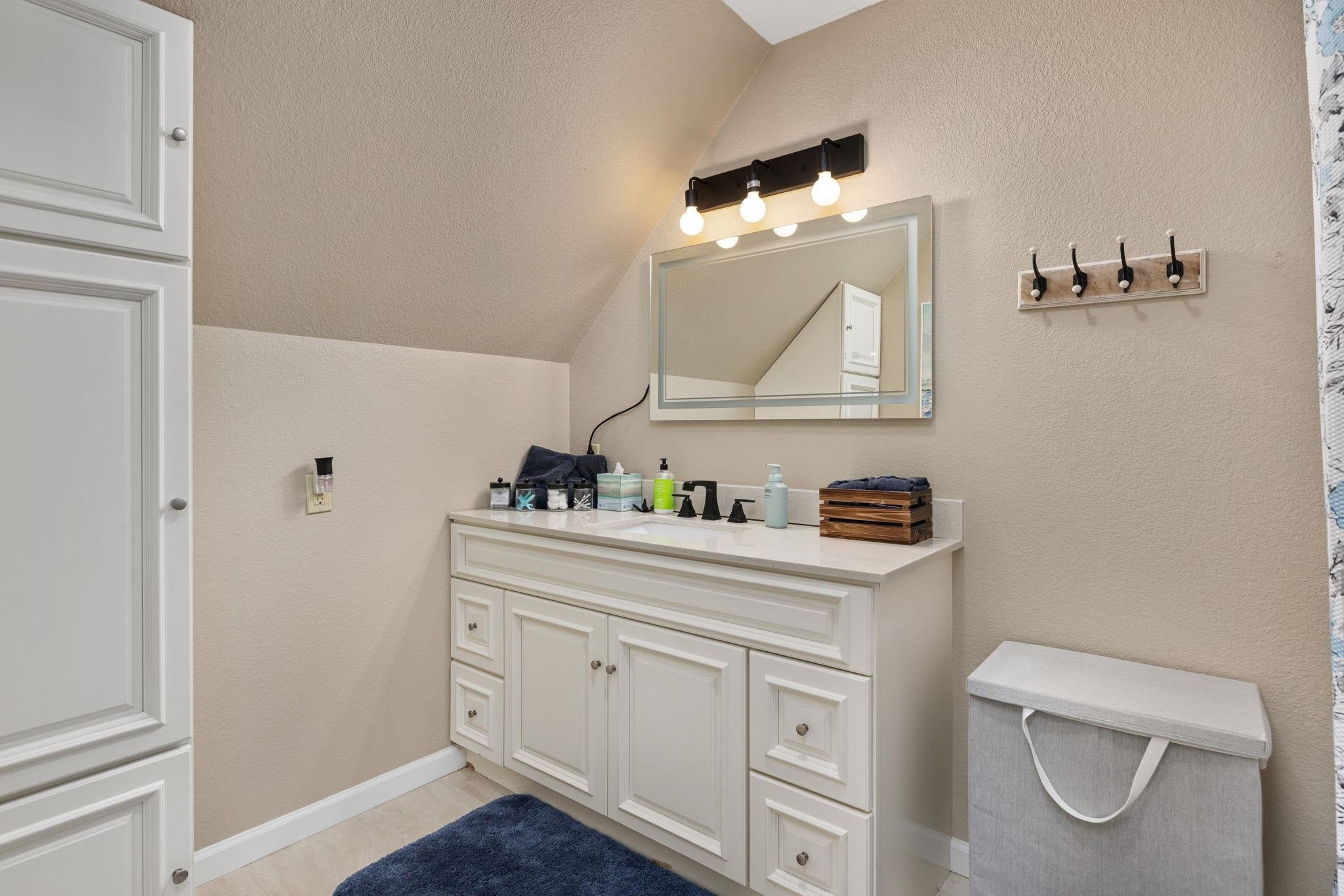 Muscle Shoals, Alabama, 35661, United States, 6 Bedrooms Bedrooms, ,5 BathroomsBathrooms,Residential,Active,1880296