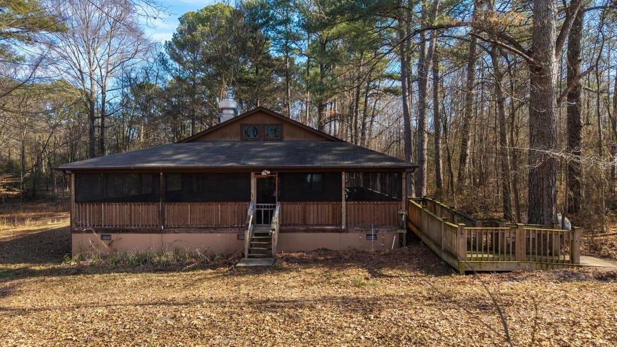 2073 COUNTY Rd 213  