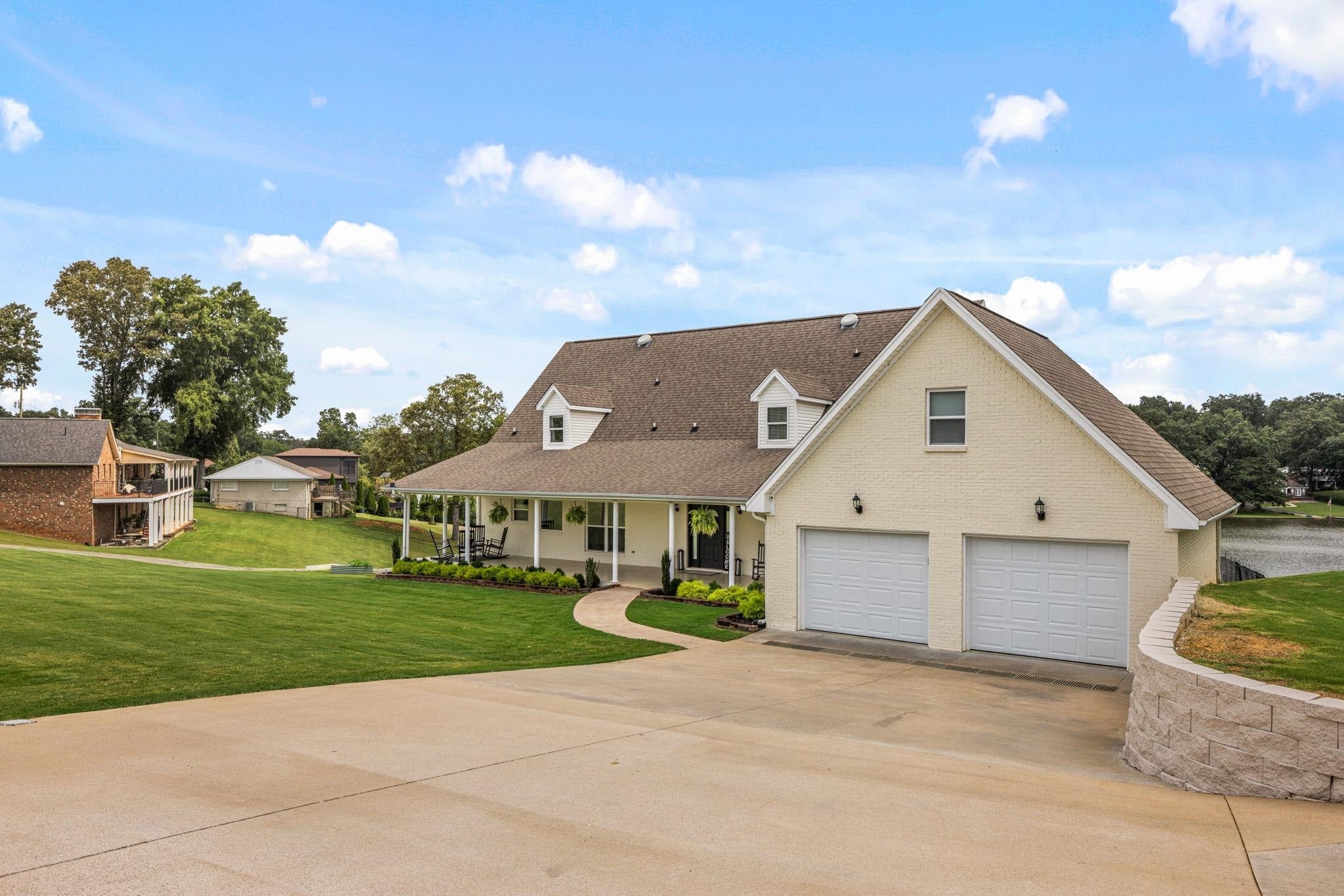 Muscle Shoals, Alabama, 35661, United States, 6 Bedrooms Bedrooms, ,5 BathroomsBathrooms,Residential,Active,1880296