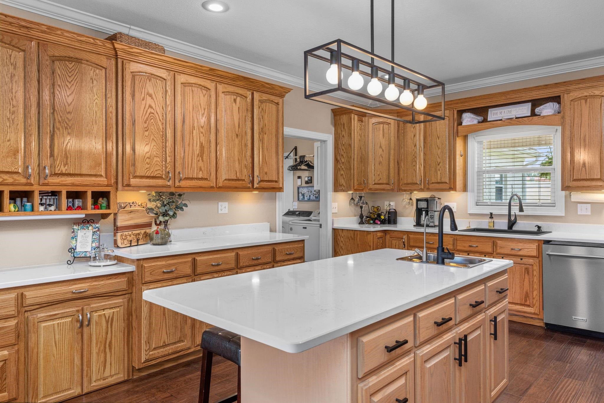 Muscle Shoals, Alabama, 35661, United States, 6 Bedrooms Bedrooms, ,5 BathroomsBathrooms,Residential,Active,1880296