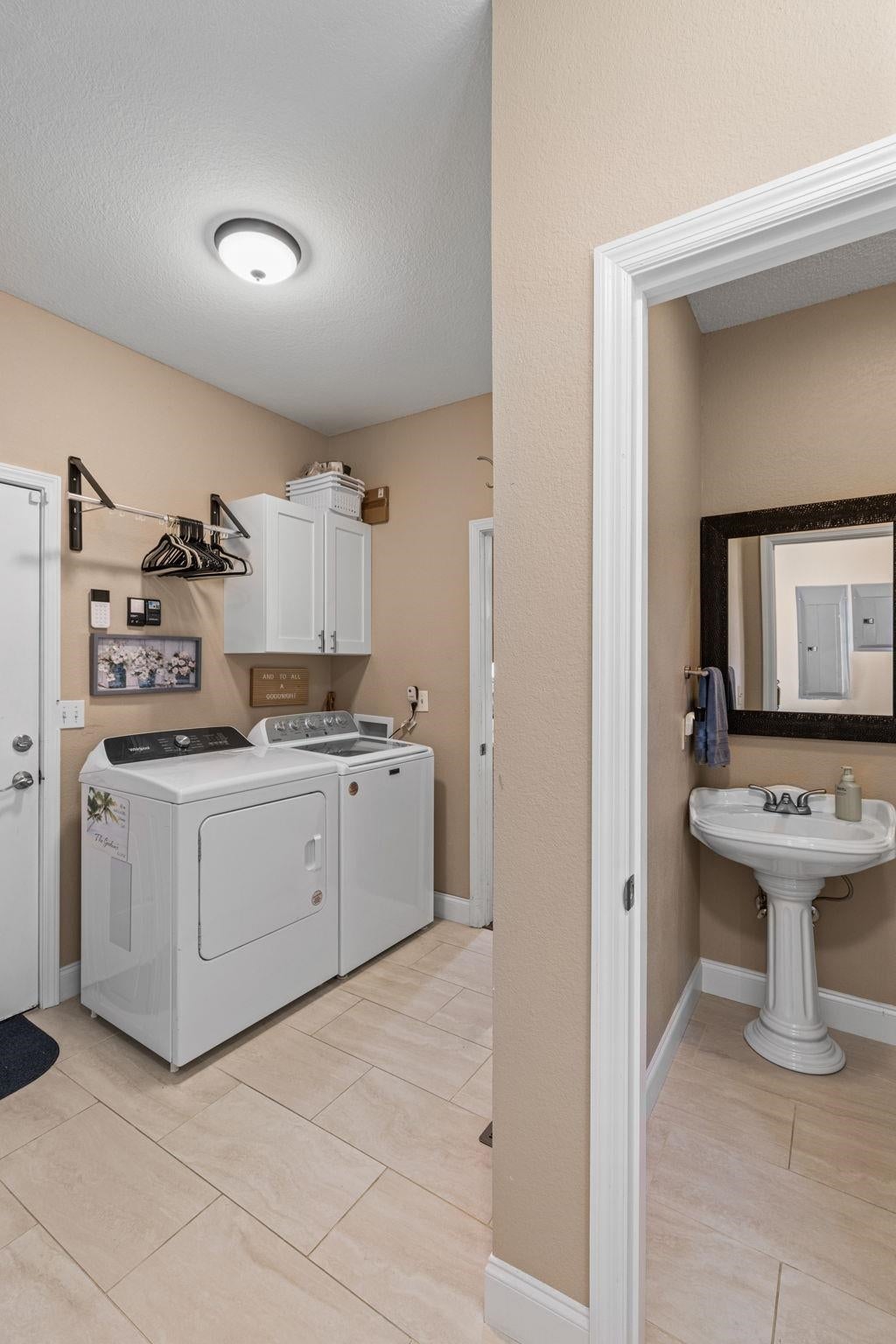 Muscle Shoals, Alabama, 35661, United States, 6 Bedrooms Bedrooms, ,5 BathroomsBathrooms,Residential,Active,1880296