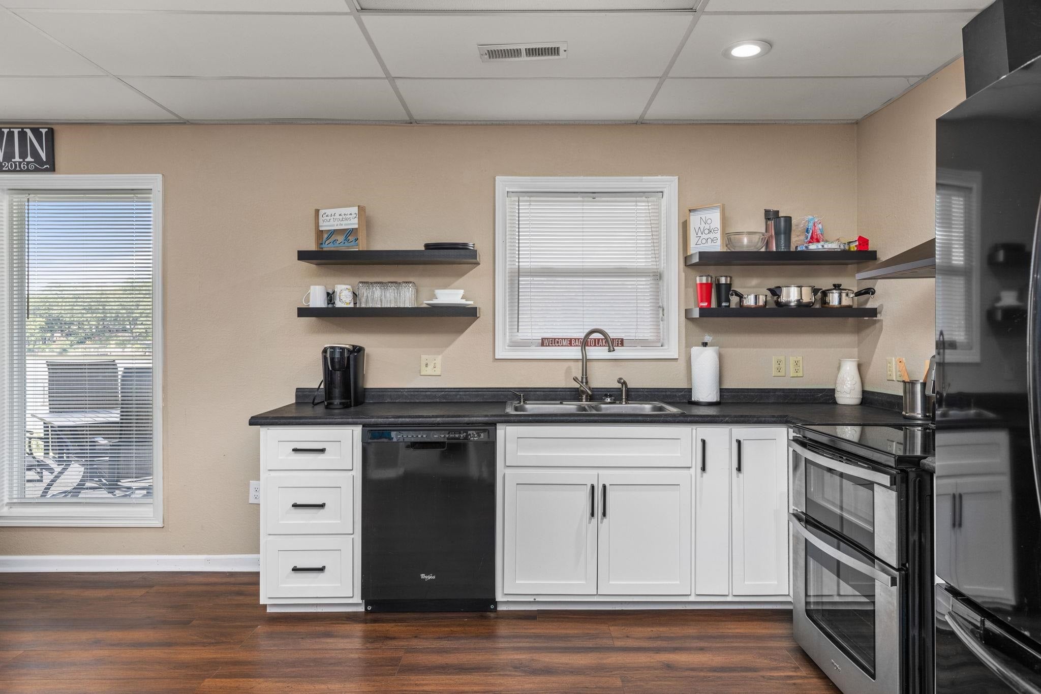 Muscle Shoals, Alabama, 35661, United States, 6 Bedrooms Bedrooms, ,5 BathroomsBathrooms,Residential,Active,1880296