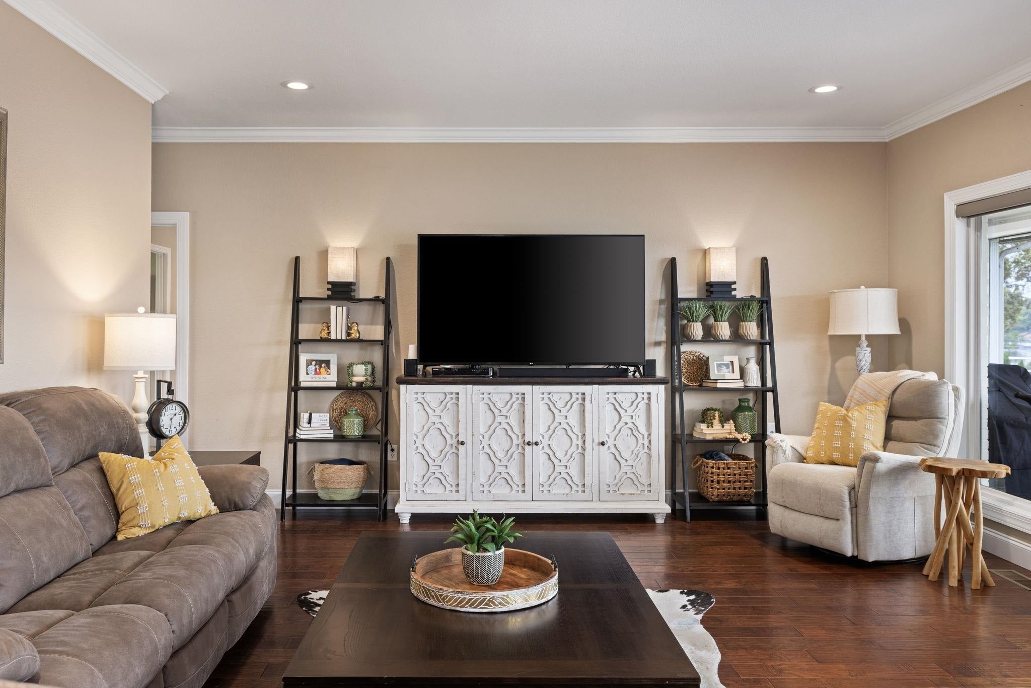 Muscle Shoals, Alabama, 35661, United States, 6 Bedrooms Bedrooms, ,5 BathroomsBathrooms,Residential,Active,1880296