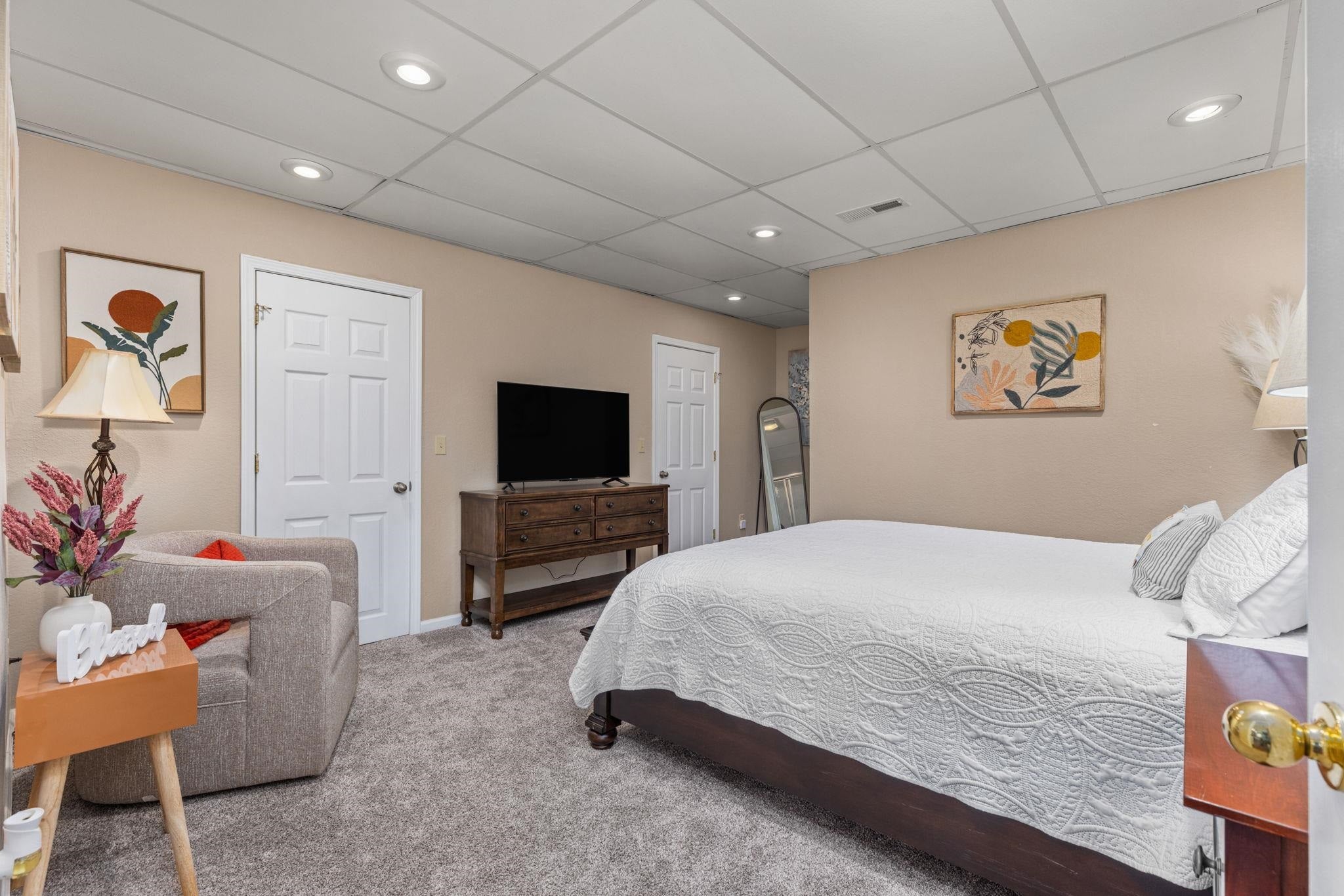 Muscle Shoals, Alabama, 35661, United States, 6 Bedrooms Bedrooms, ,5 BathroomsBathrooms,Residential,Active,1880296