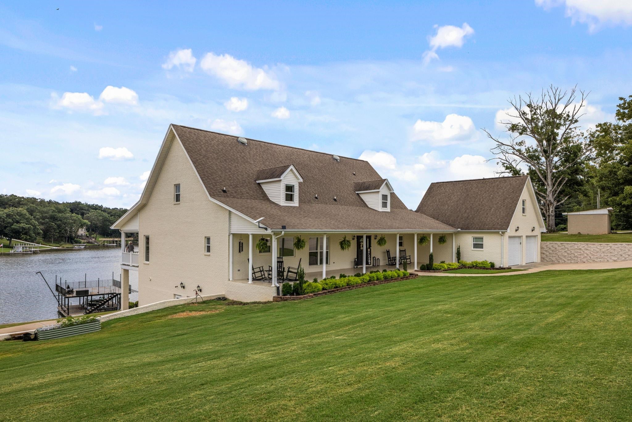 Muscle Shoals, Alabama, 35661, United States, 6 Bedrooms Bedrooms, ,5 BathroomsBathrooms,Residential,Active,1880296