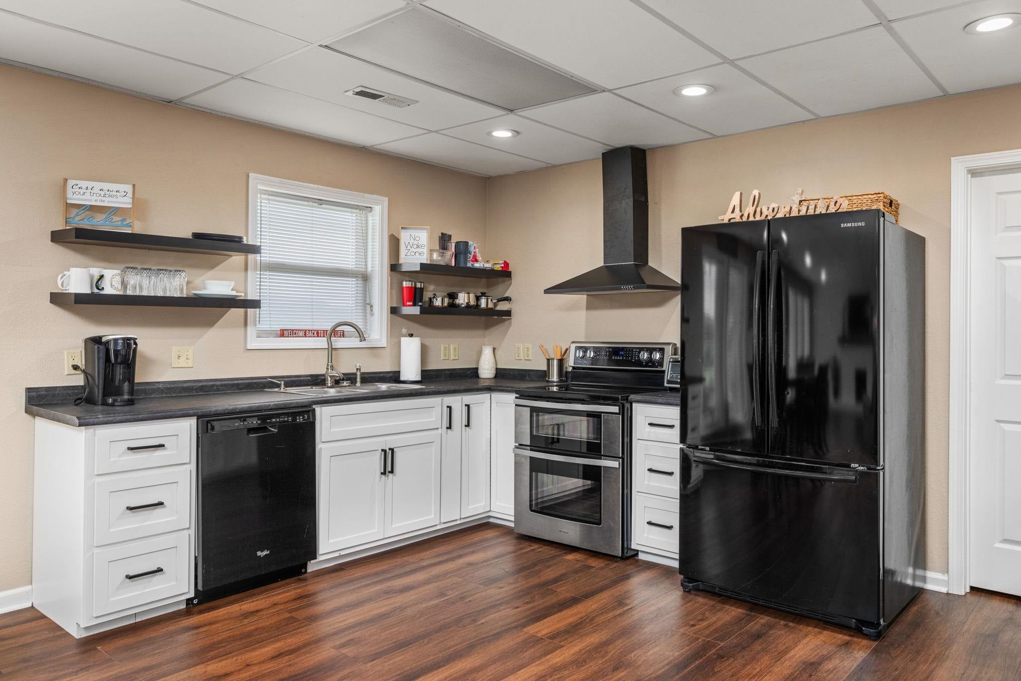 Muscle Shoals, Alabama, 35661, United States, 6 Bedrooms Bedrooms, ,5 BathroomsBathrooms,Residential,Active,1880296