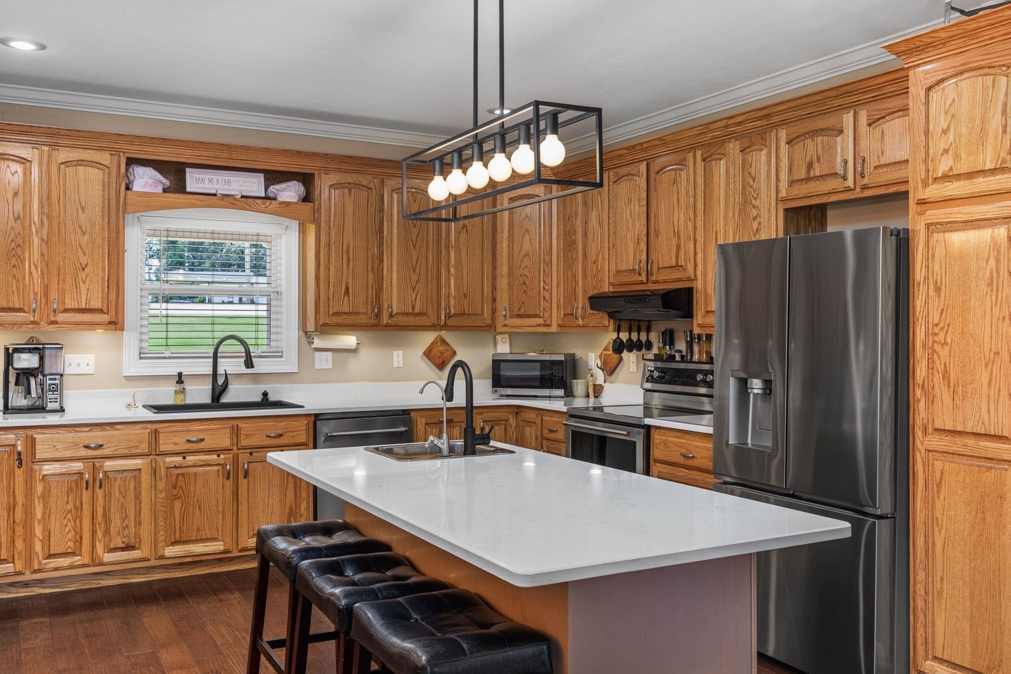 Muscle Shoals, Alabama, 35661, United States, 6 Bedrooms Bedrooms, ,5 BathroomsBathrooms,Residential,Active,1880296