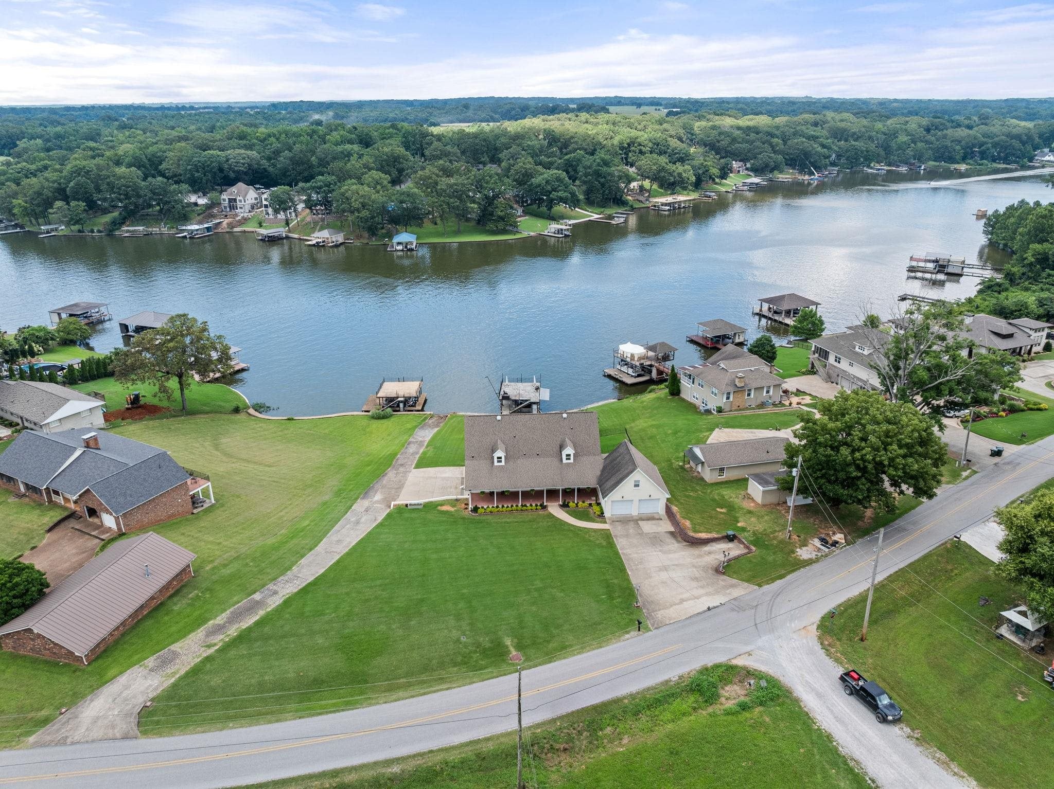 Muscle Shoals, Alabama, 35661, United States, 6 Bedrooms Bedrooms, ,5 BathroomsBathrooms,Residential,Active,1880296