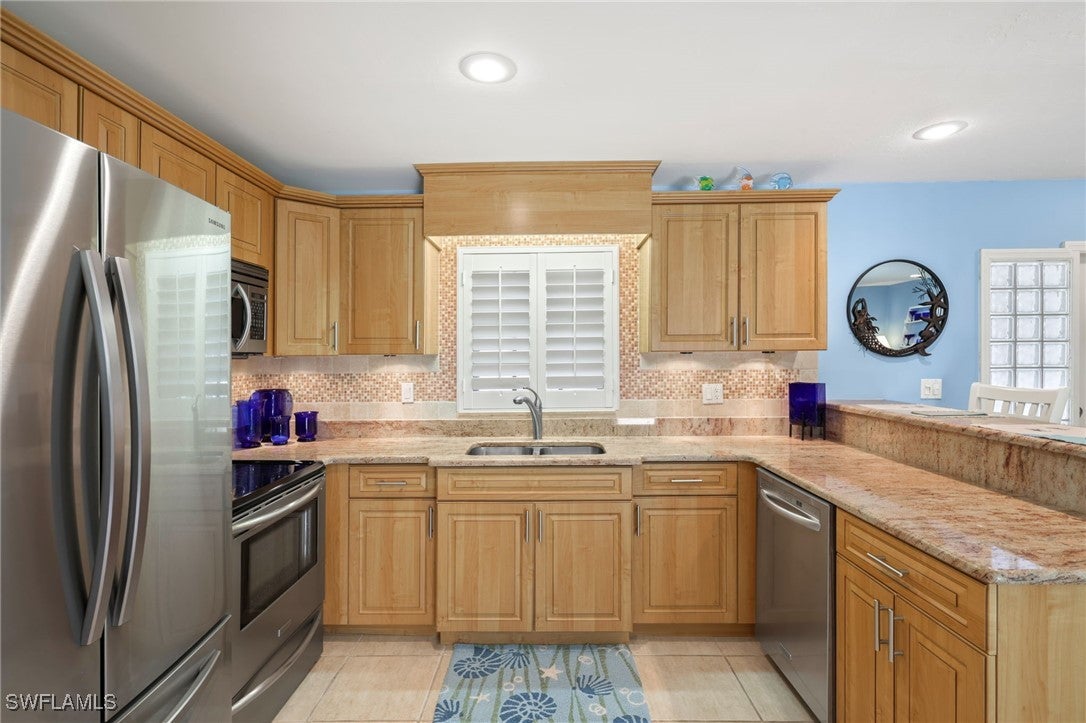 Fort Myers, Florida, 33919, United States, 5 Bedrooms Bedrooms, ,6 BathroomsBathrooms,Residential,Active,1973317