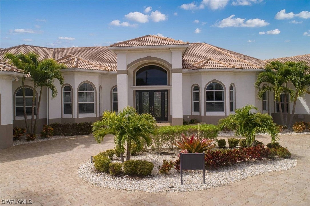 Cape Coral, Florida, 33904, United States, ,5 BathroomsBathrooms,Residential,Active,1704827