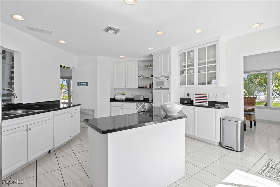 Cape Coral, Florida, 33904, United States, 4 Bedrooms Bedrooms, ,3 BathroomsBathrooms,Residential,Active,1945195