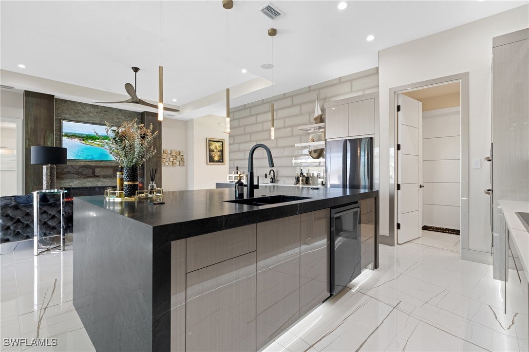 Cape Coral, Florida, 33993, United States, ,2 BathroomsBathrooms,Residential,Active,1790915