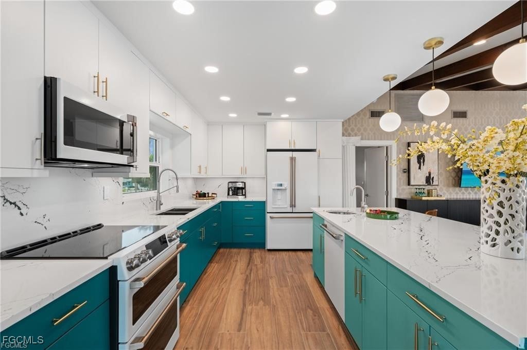 Fort Myers Beach, Florida, 33931, United States, 3 Bedrooms Bedrooms, ,3 BathroomsBathrooms,Residential,Active,1945460