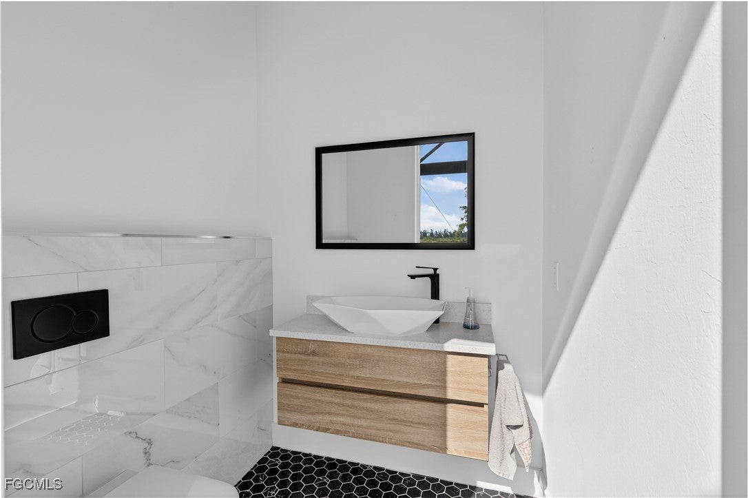 Cape Coral, Florida, 33991, United States, 5 Bedrooms Bedrooms, ,6 BathroomsBathrooms,Residential,Active,1994953