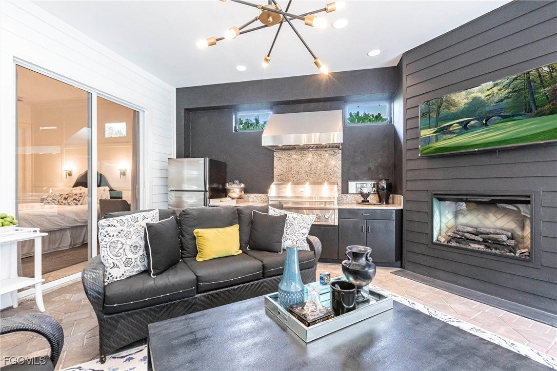 Fort Myers, Florida, 33905, United States, 3 Bedrooms Bedrooms, ,4 BathroomsBathrooms,Residential,Active,1969769