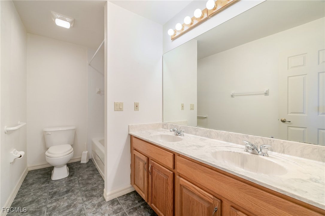 Fort Denaud, Florida, 33935, United States, 5 Bedrooms Bedrooms, ,3 BathroomsBathrooms,Residential,Active,2002349