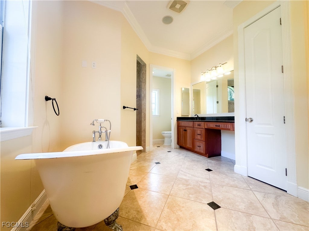 Alva, Florida, 33920, United States, 5 Bedrooms Bedrooms, ,5 BathroomsBathrooms,Residential,Active,1988720