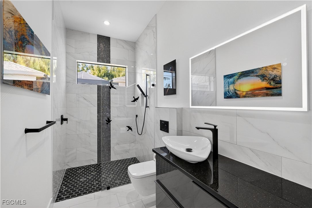 Cape Coral, Florida, 33991, United States, 5 Bedrooms Bedrooms, ,6 BathroomsBathrooms,Residential,Active,1994953