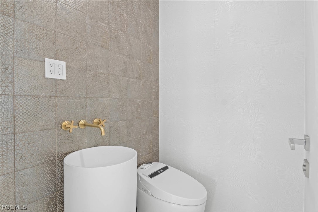 Cape Coral, Florida, 33991, United States, 6 Bedrooms Bedrooms, ,7 BathroomsBathrooms,Residential,Active,2018184