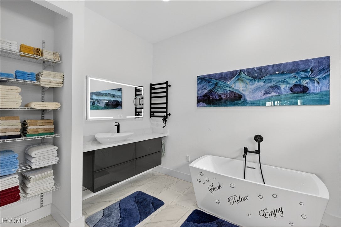 Cape Coral, Florida, 33991, United States, 5 Bedrooms Bedrooms, ,6 BathroomsBathrooms,Residential,Active,1994953