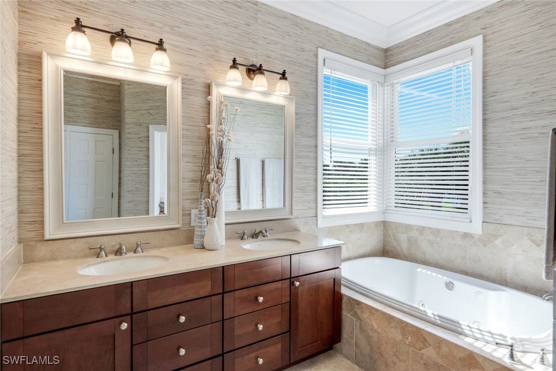 Alva, Florida, 33920, United States, 4 Bedrooms Bedrooms, ,5 BathroomsBathrooms,Residential,Active,1764865