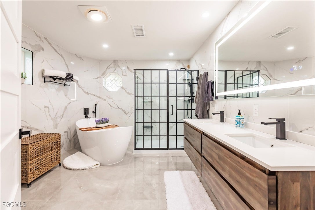 Cape Coral, Florida, 33914, United States, 3 Bedrooms Bedrooms, ,3 BathroomsBathrooms,Residential,Pending,2007007