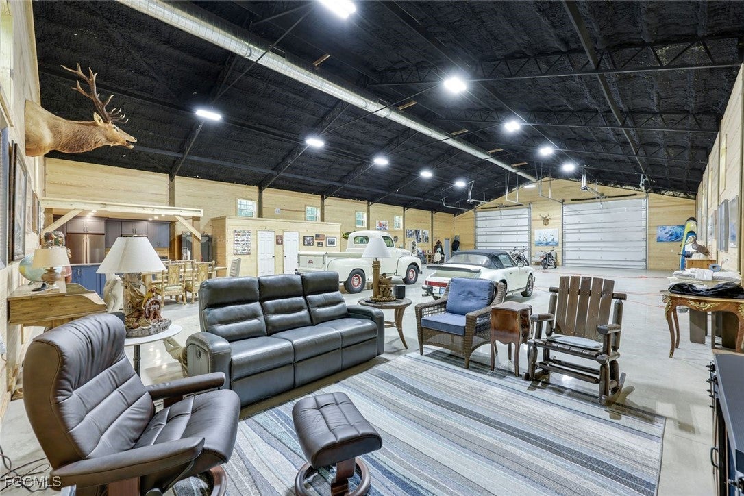 Alva, Florida, 33920, United States, 1 Bedroom Bedrooms, ,1 BathroomBathrooms,Residential,Active,1936413