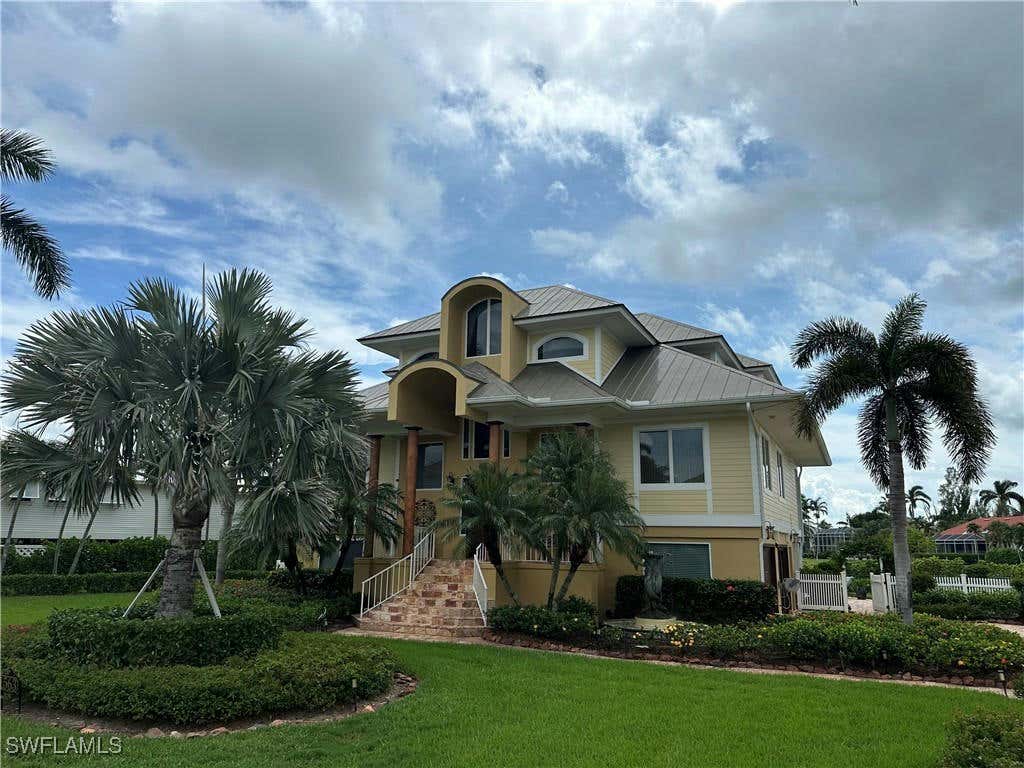 1563 SAND CASTLE RD, SANIBEL, FL 33957, photo 1 of 2