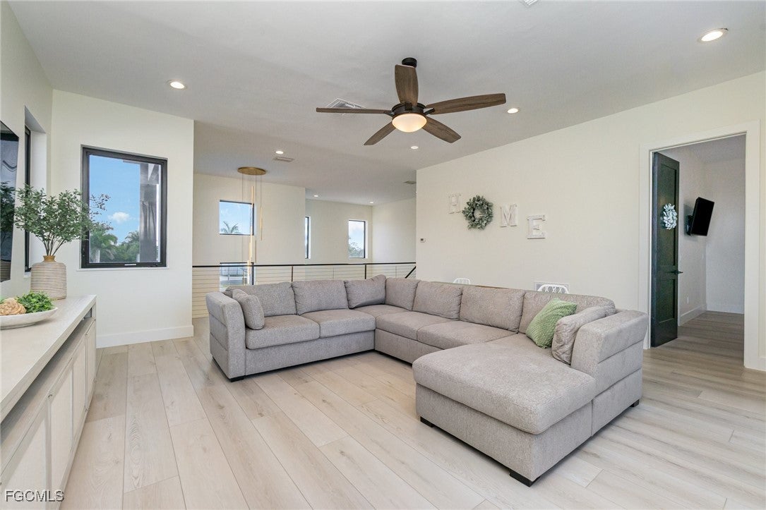 Cape Coral, Florida, 33993, United States, 5 Bedrooms Bedrooms, ,5 BathroomsBathrooms,Residential,Active,1989762