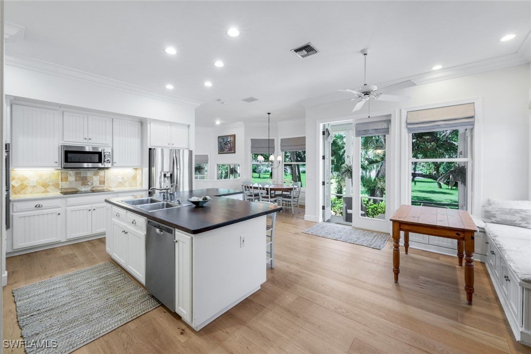 Alva, Florida, 33920, United States, 4 Bedrooms Bedrooms, ,5 BathroomsBathrooms,Residential,Active,1764865