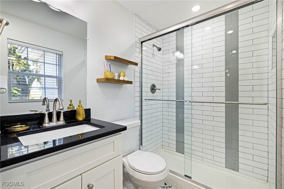 Alva, Florida, 33920, United States, 6 Bedrooms Bedrooms, ,4 BathroomsBathrooms,Residential,Active,2010171