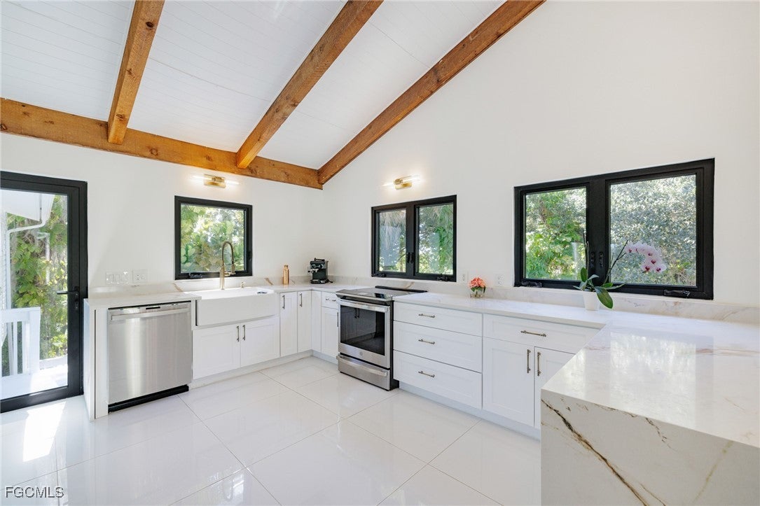 Alva, Florida, 33920, United States, 6 Bedrooms Bedrooms, ,4 BathroomsBathrooms,Residential,Active,2010171